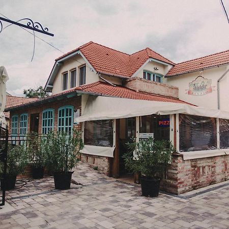 Bed and Breakfast Oetoesfogat Panzio Шіофок Екстер'єр фото