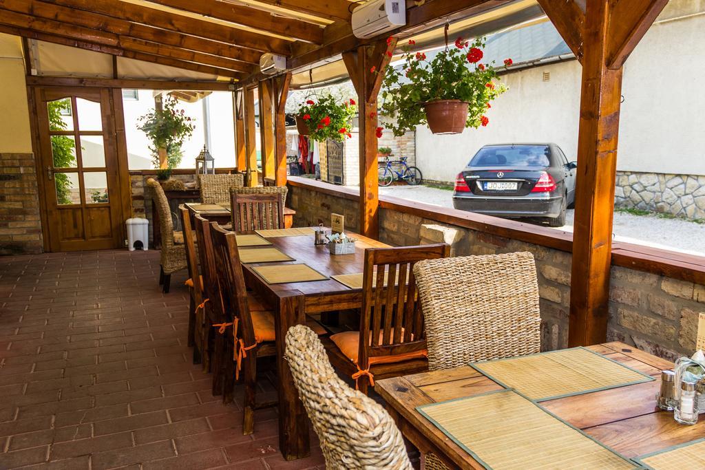 Bed and Breakfast Oetoesfogat Panzio Шіофок Екстер'єр фото