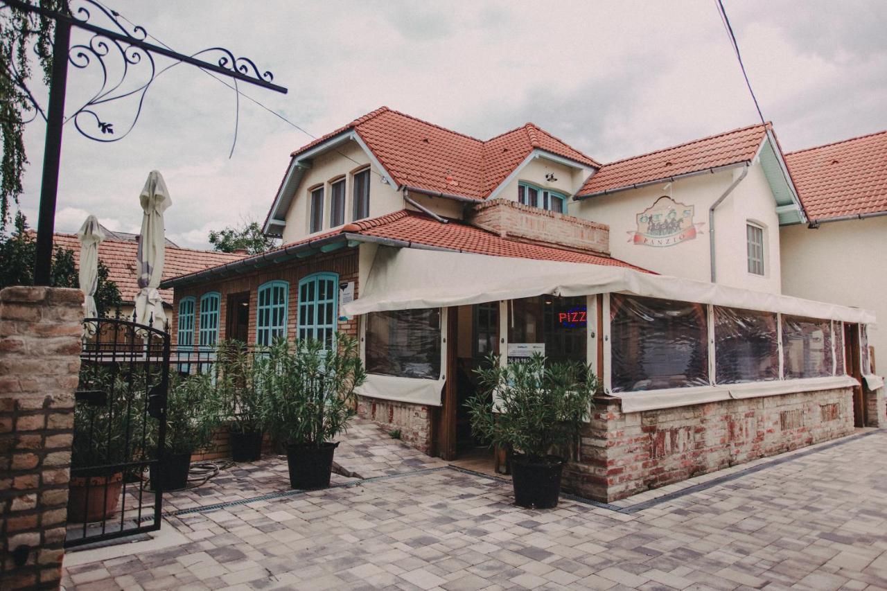 Bed and Breakfast Oetoesfogat Panzio Шіофок Екстер'єр фото