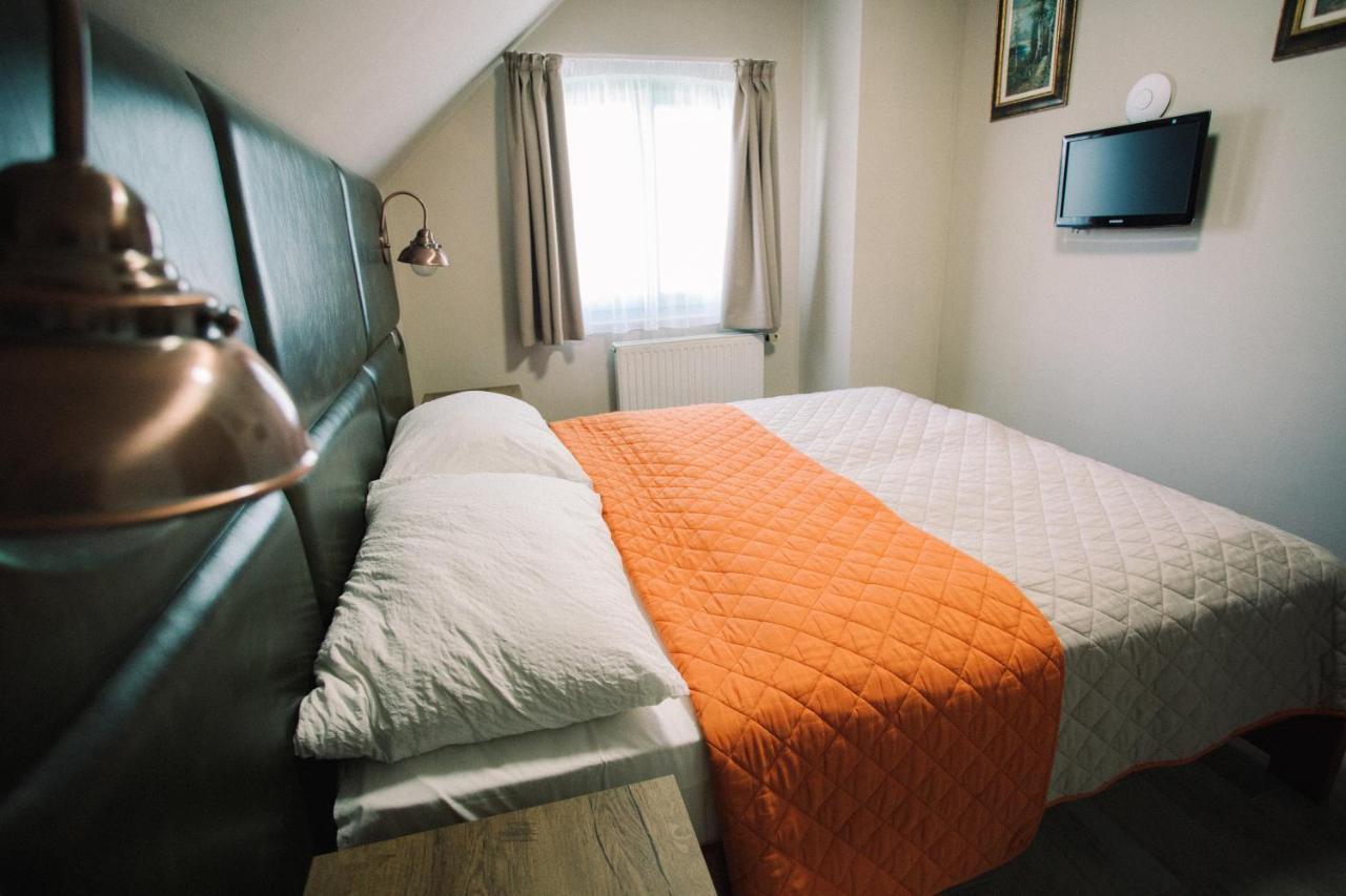 Bed and Breakfast Oetoesfogat Panzio Шіофок Екстер'єр фото